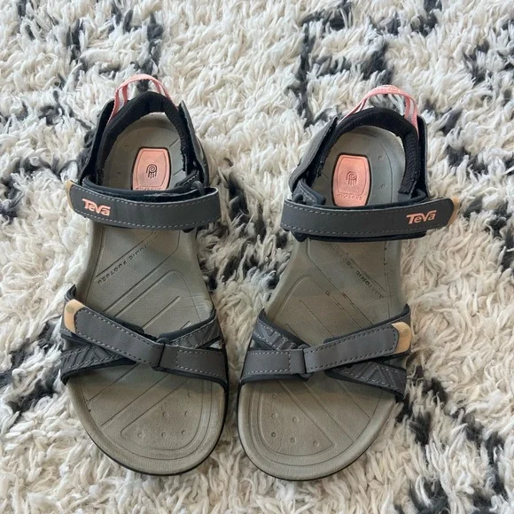 Women’s Teva Sandals Numa Print Grey And Pink Hiking And Outdoors Used